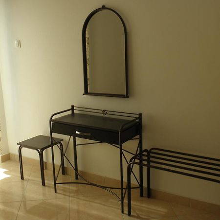 Nikolakakis Rooms Lavrio Ruang foto
