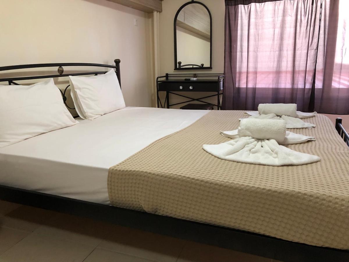 Nikolakakis Rooms Lavrio Bagian luar foto