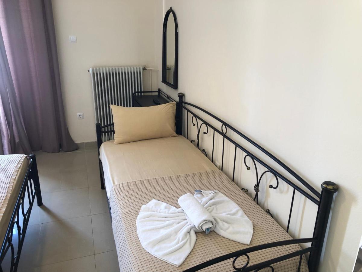 Nikolakakis Rooms Lavrio Bagian luar foto