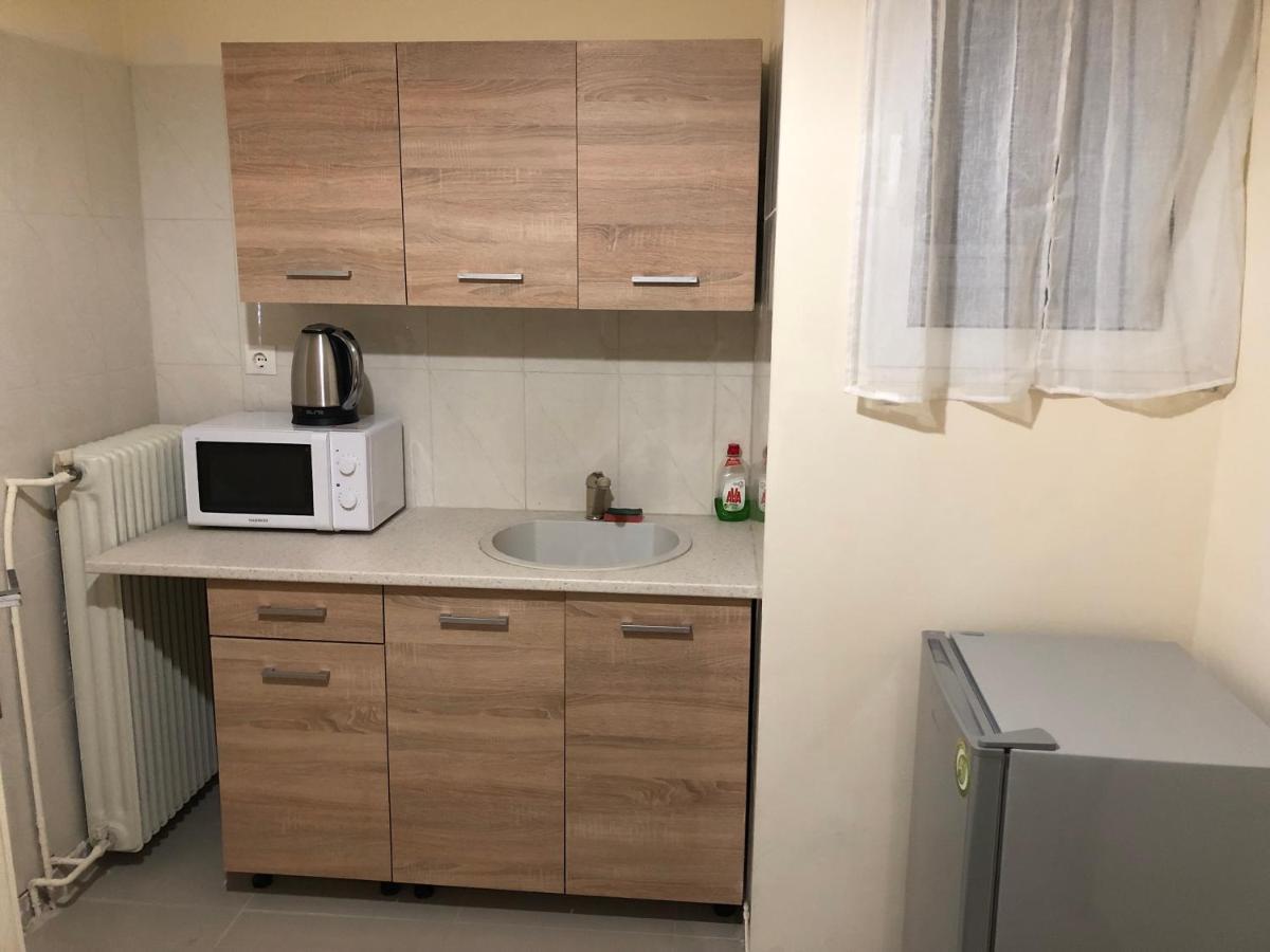 Nikolakakis Rooms Lavrio Bagian luar foto