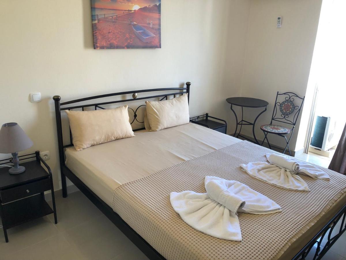 Nikolakakis Rooms Lavrio Bagian luar foto