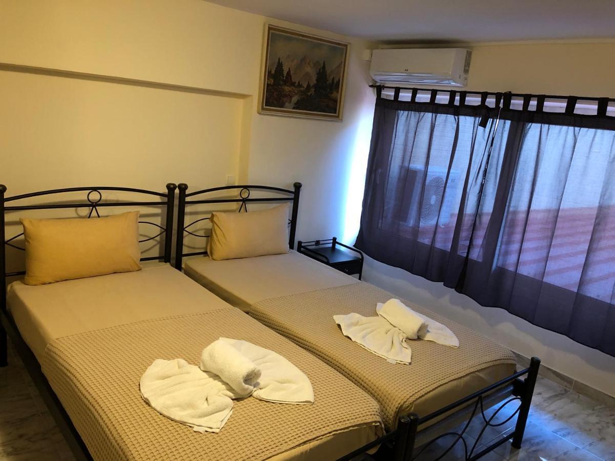 Nikolakakis Rooms Lavrio Bagian luar foto