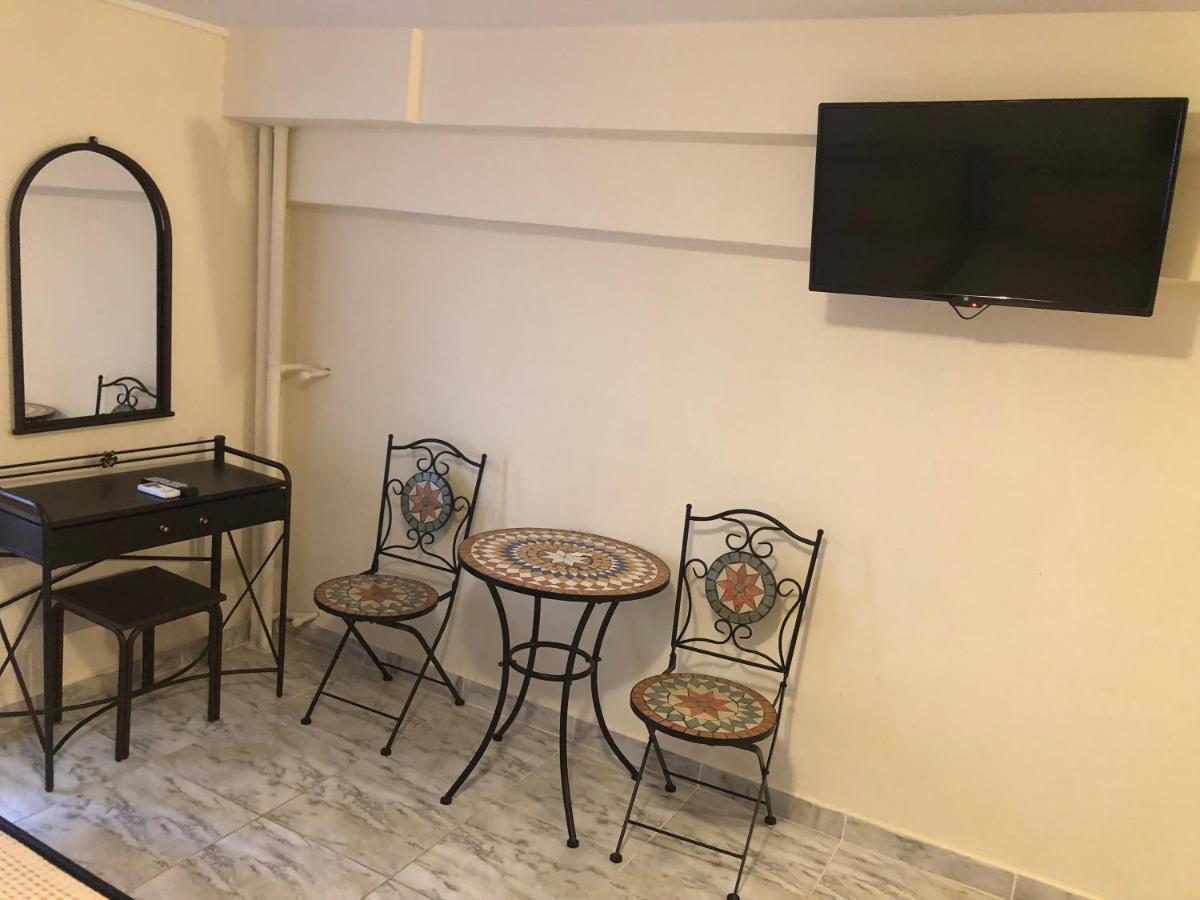 Nikolakakis Rooms Lavrio Bagian luar foto
