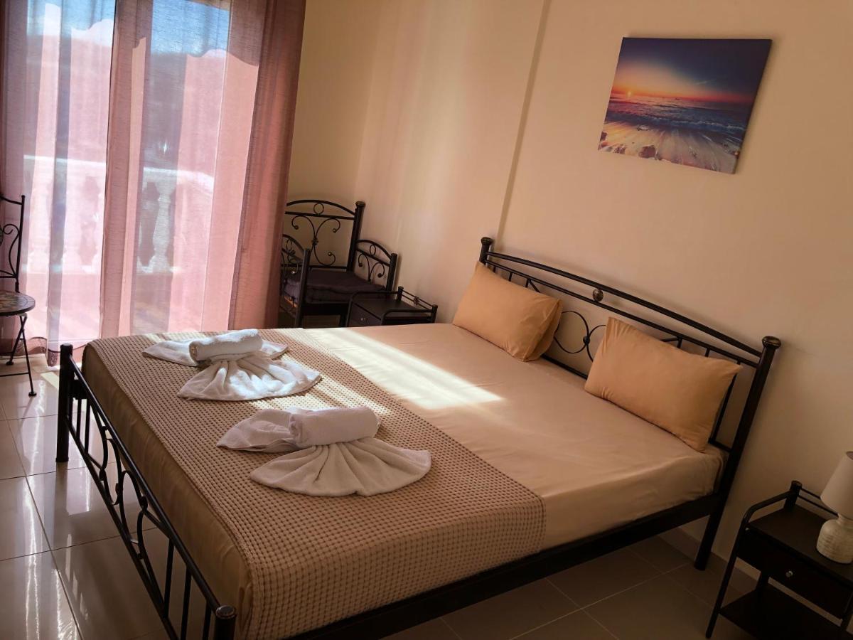 Nikolakakis Rooms Lavrio Bagian luar foto
