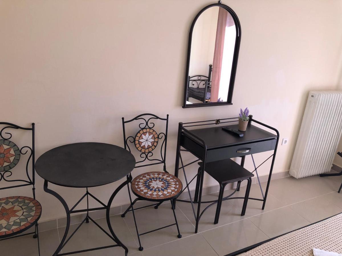 Nikolakakis Rooms Lavrio Bagian luar foto