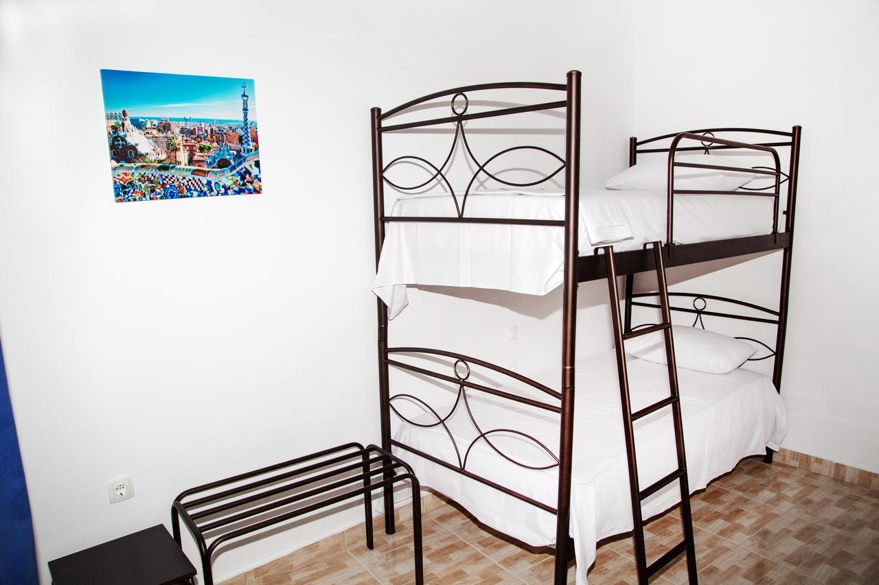 Nikolakakis Rooms Lavrio Bagian luar foto