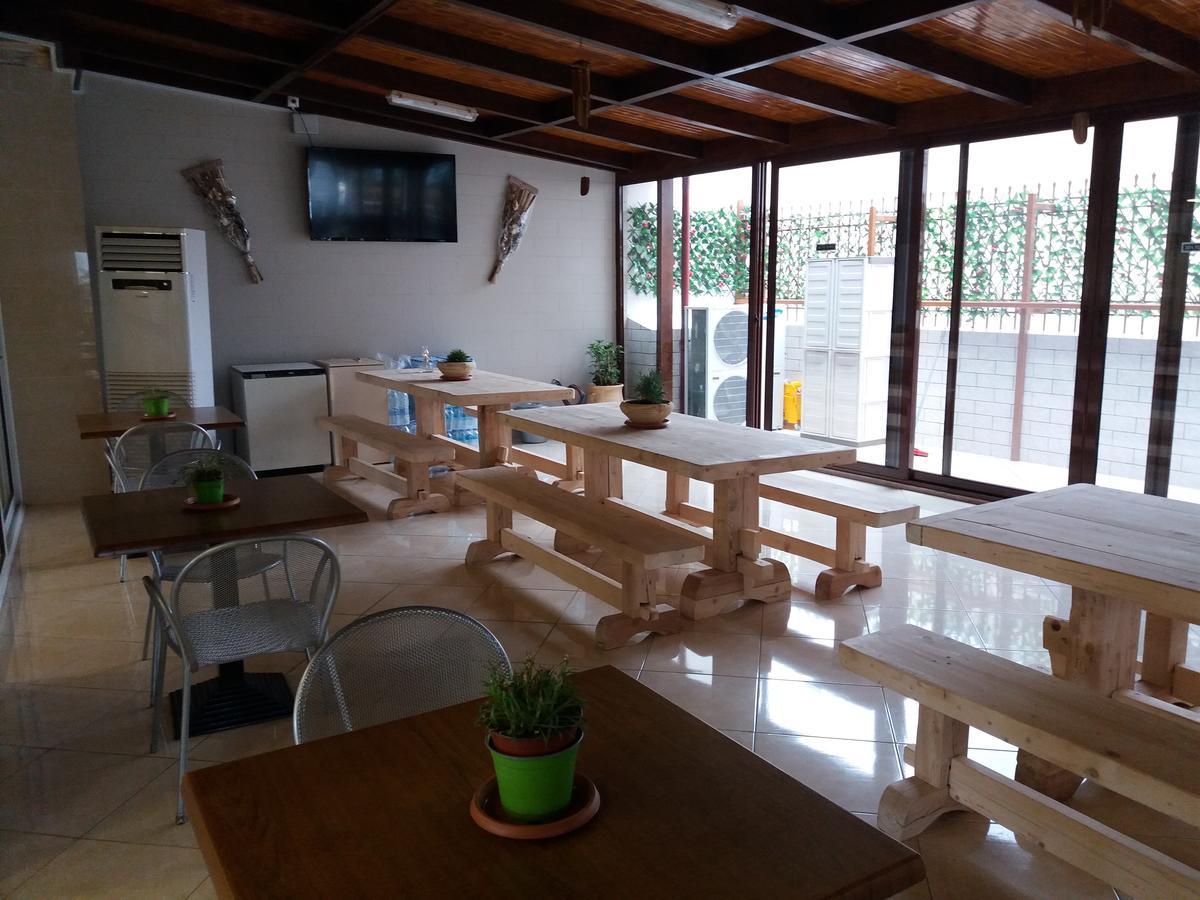 Nikolakakis Rooms Lavrio Bagian luar foto