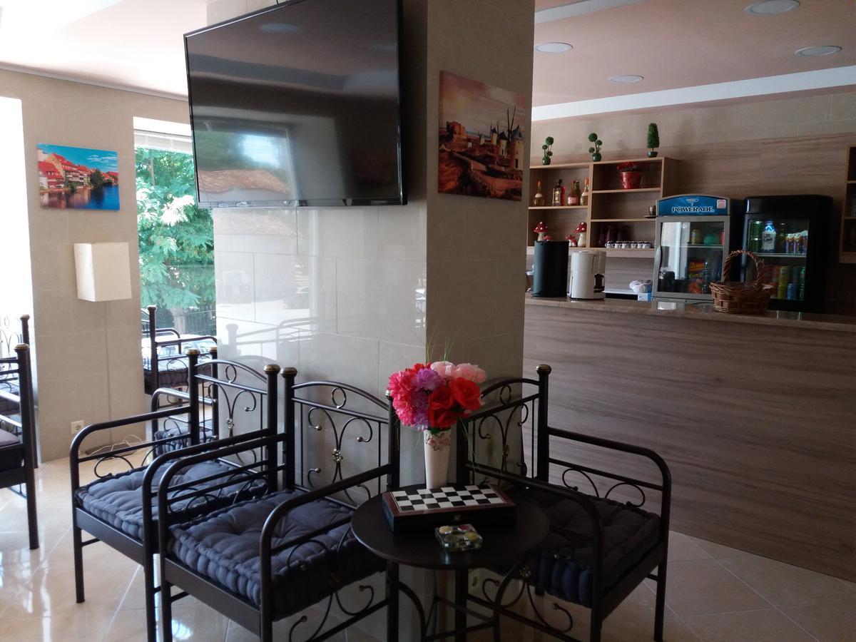 Nikolakakis Rooms Lavrio Bagian luar foto