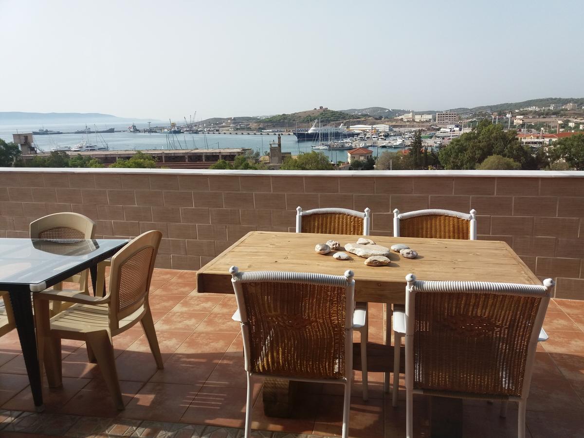 Nikolakakis Rooms Lavrio Bagian luar foto
