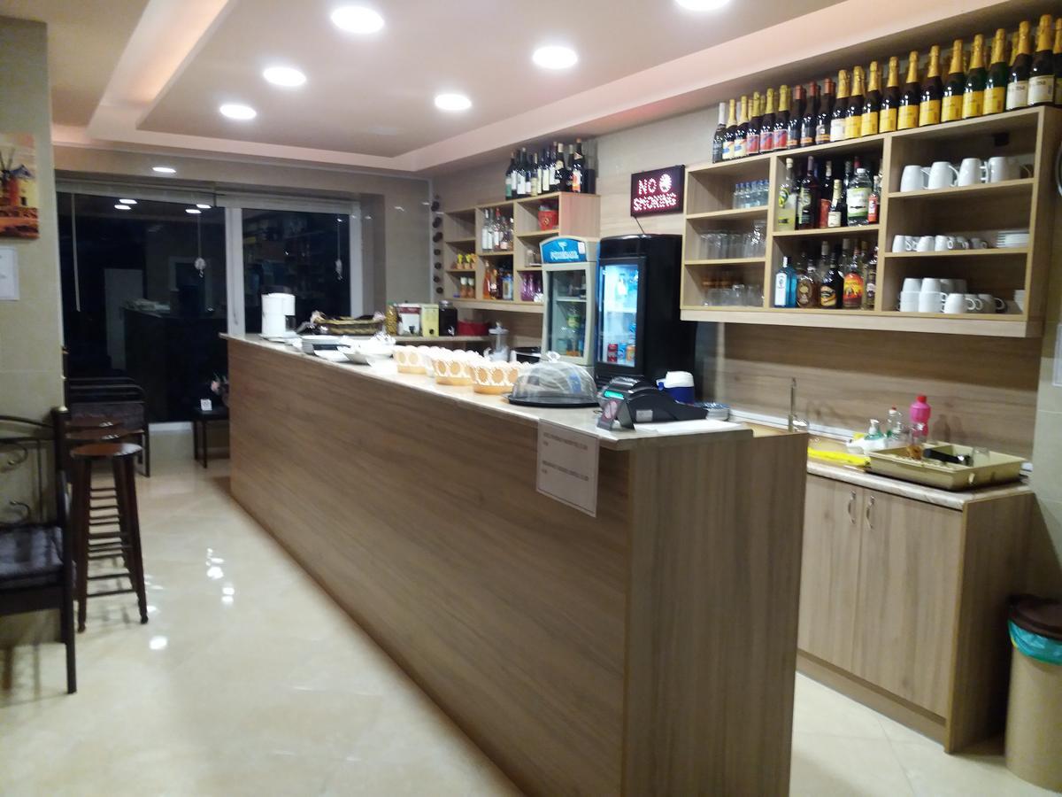 Nikolakakis Rooms Lavrio Bagian luar foto