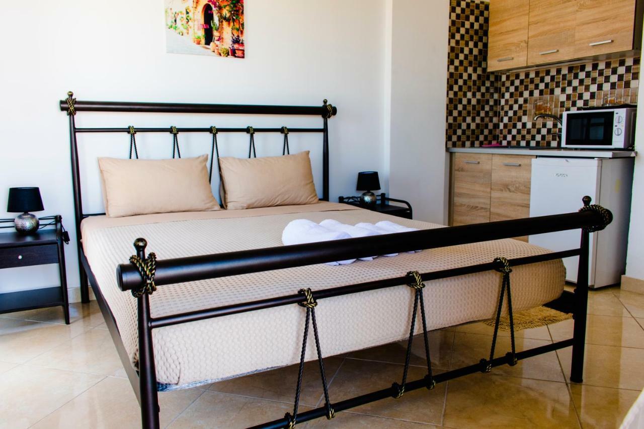 Nikolakakis Rooms Lavrio Bagian luar foto
