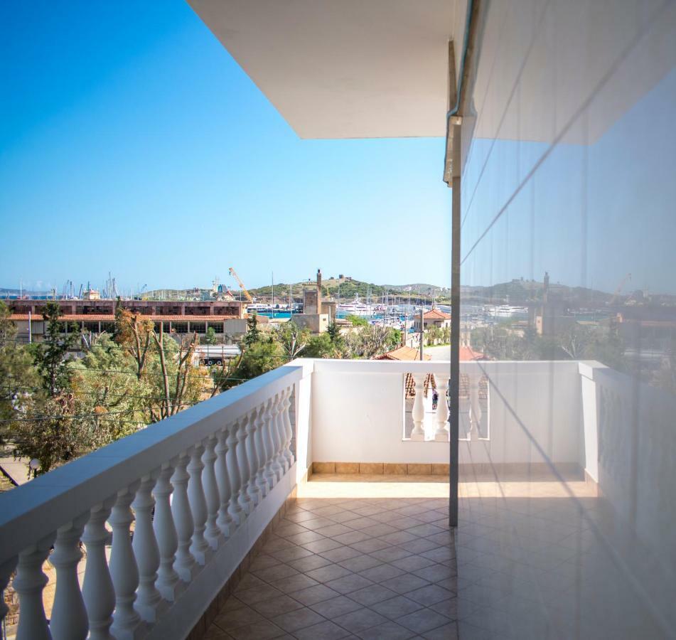 Nikolakakis Rooms Lavrio Bagian luar foto