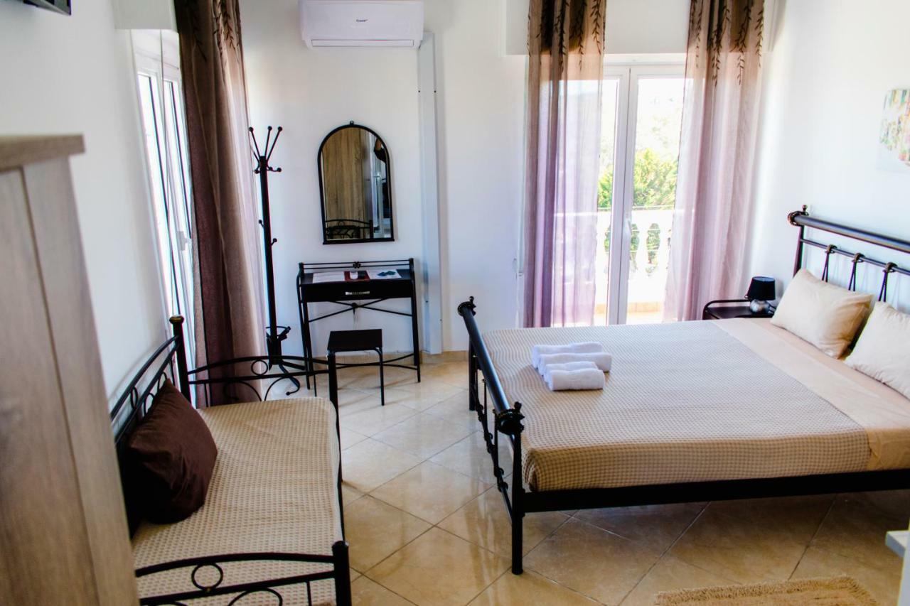 Nikolakakis Rooms Lavrio Bagian luar foto