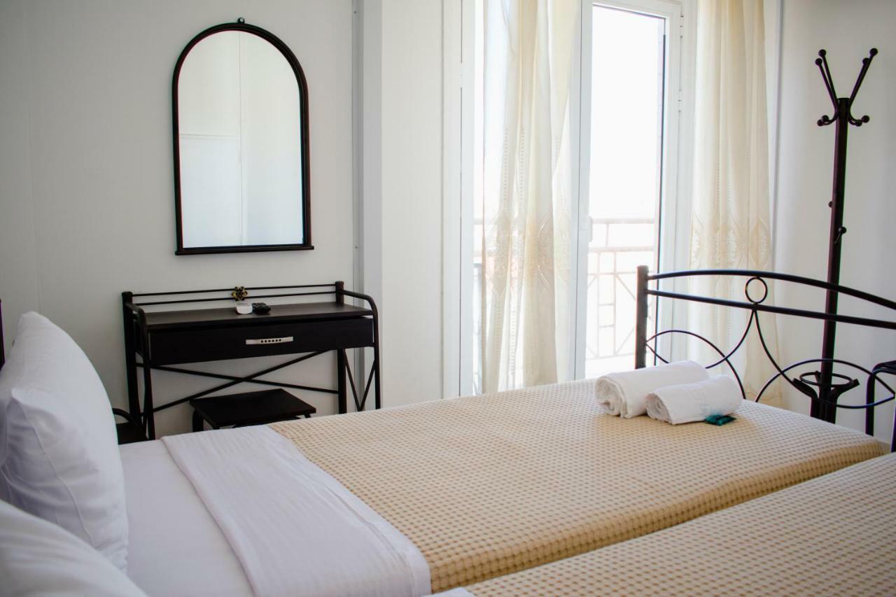 Nikolakakis Rooms Lavrio Bagian luar foto