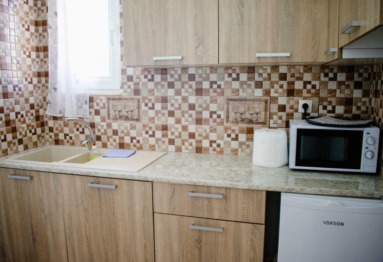 Nikolakakis Rooms Lavrio Bagian luar foto