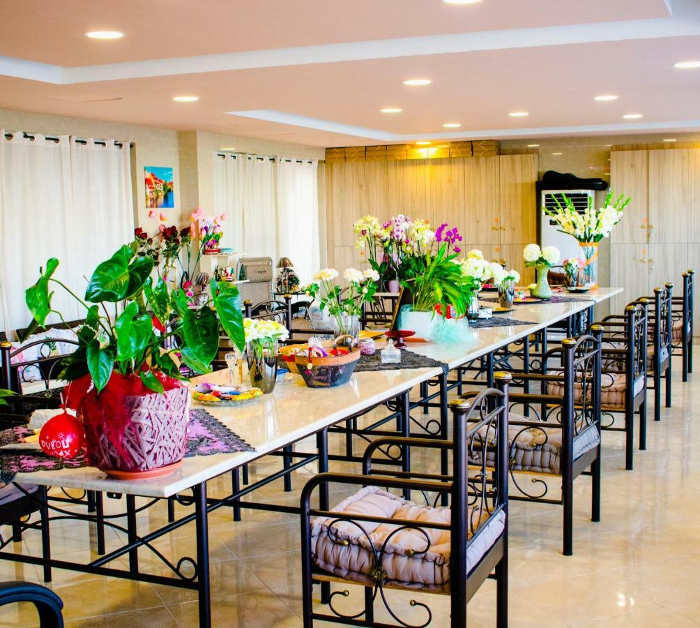 Nikolakakis Rooms Lavrio Bagian luar foto