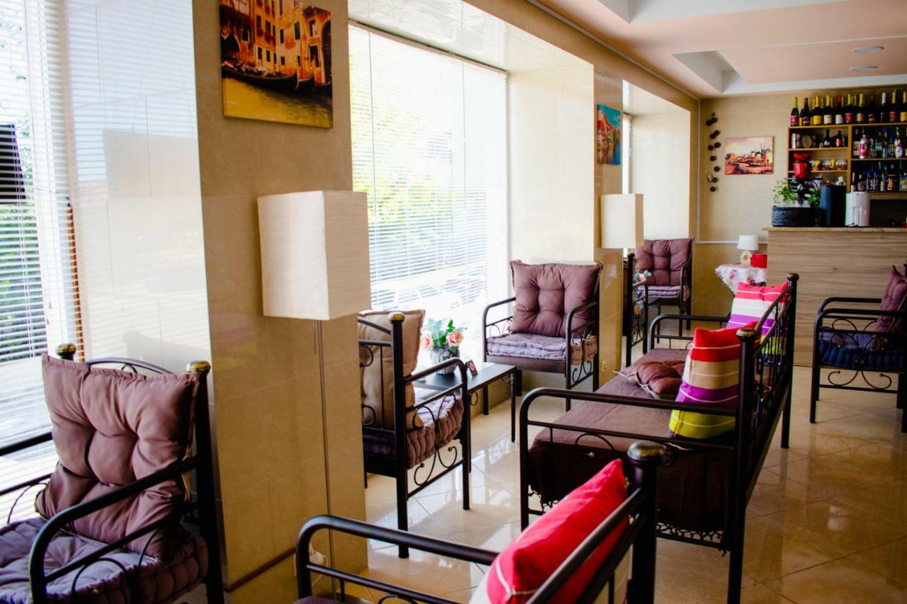 Nikolakakis Rooms Lavrio Bagian luar foto