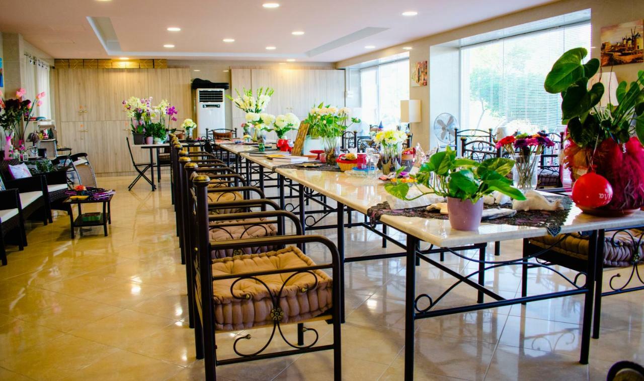 Nikolakakis Rooms Lavrio Bagian luar foto