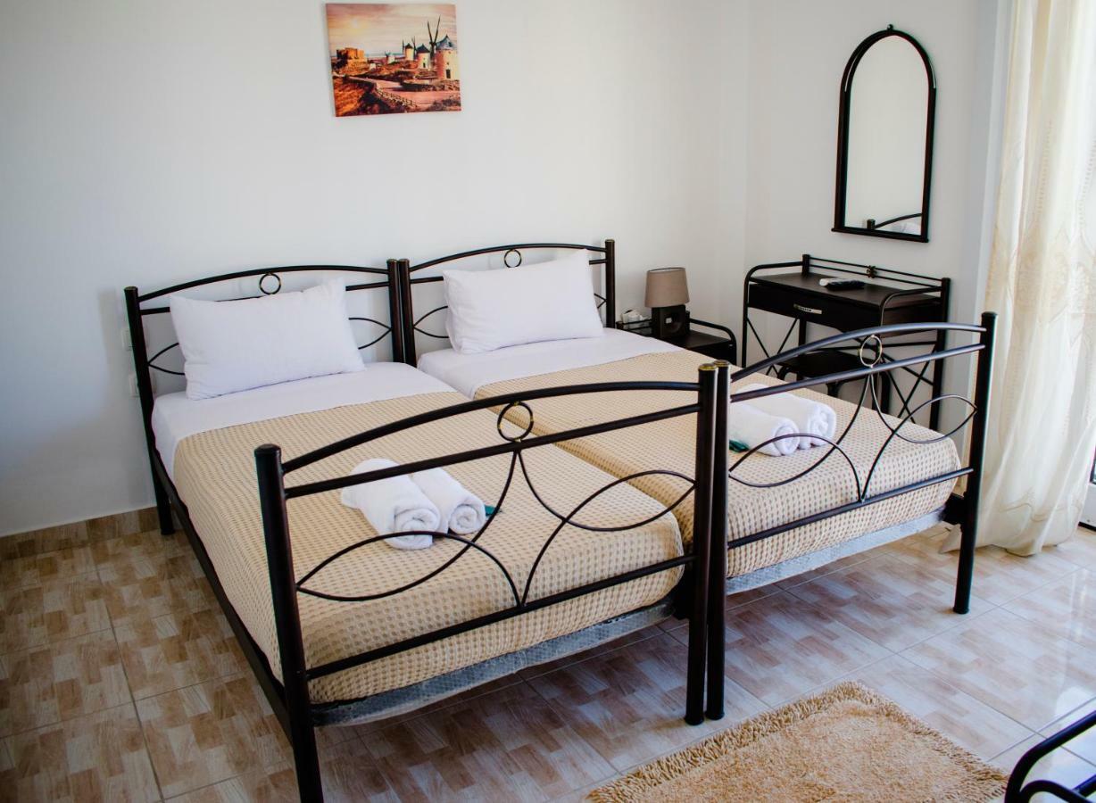 Nikolakakis Rooms Lavrio Bagian luar foto