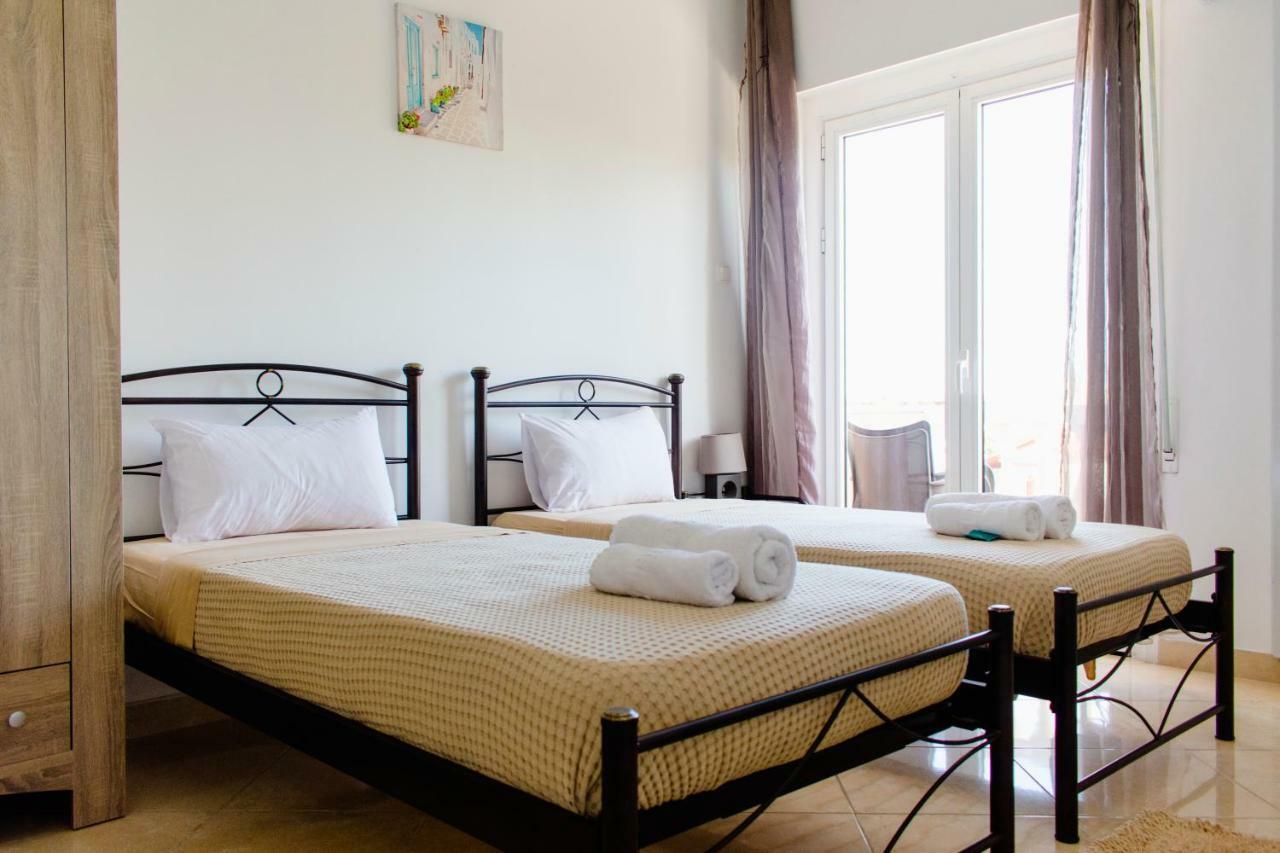 Nikolakakis Rooms Lavrio Bagian luar foto